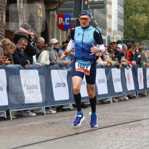 05.10.2025 - 20. swb-Marathon Bremen Strokosch-Dieckow http://msf.ph/oto/9244861 05.10.2025 12:46:16 Ziel 1303 meine-sportfotos.de