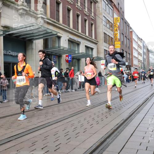 05.10.2025 - 20. swb-Marathon Bremen Strokosch-Dieckow http://msf.ph/oto/9244883 05.10.2025 10:50:13 Ziel 8866, 9230, 9267, 9299, 9337, 9578, 9740, 9832, 9969, 9986, 10043, 10066, 10199, 10251, 10537, 10638, 10923, 11022, 11062, 11239, 11241, 11254, 11298, 11344, 11451, 11460, 11466, 11531, 11543, 11660, 11661, 11740, 8866, 9230, 9267, 9299, 9337, 9578, 9740, 9832, 9969, 9986, 10043, 10066, 10199, 10251, 10537, 10638, 10923, 11022, 11062, 11239, 11241, 11254, 11298, 11344, 11460, 11466, 11531, 11660, 11740 meine-sportfotos.de
