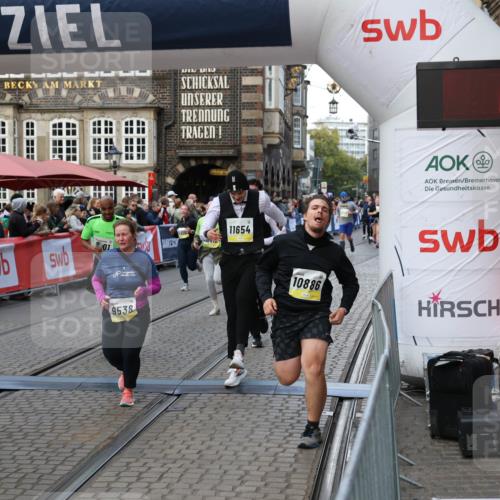 05.10.2025 - 20. swb-Marathon Bremen Yannick Fuchs http://msf.ph/oto/9244887 05.10.2025 11:09:51 Ziel 9001, 9538, 9731, 9732, 9887, 10245, 10316, 10412, 10672, 10881, 10886, 11206, 11407, 11654, 11655, 11664 meine-sportfotos.de