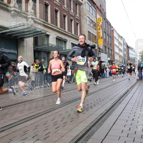 05.10.2025 - 20. swb-Marathon Bremen Strokosch-Dieckow http://msf.ph/oto/9244891 05.10.2025 10:50:13 Ziel 8866, 9230, 9267, 9299, 9337, 9578, 9740, 9832, 9969, 9986, 10043, 10066, 10199, 10251, 10537, 10638, 10923, 11022, 11062, 11239, 11241, 11254, 11298, 11344, 11451, 11460, 11466, 11531, 11543, 11660, 11661, 11740, 8866, 9230, 9267, 9299, 9337, 9578, 9740, 9832, 9969, 9986, 10043, 10066, 10199, 10251, 10537, 10638, 10923, 11022, 11062, 11239, 11241, 11254, 11298, 11344, 11460, 11466, 11531, 11660, 11740 meine-sportfotos.de