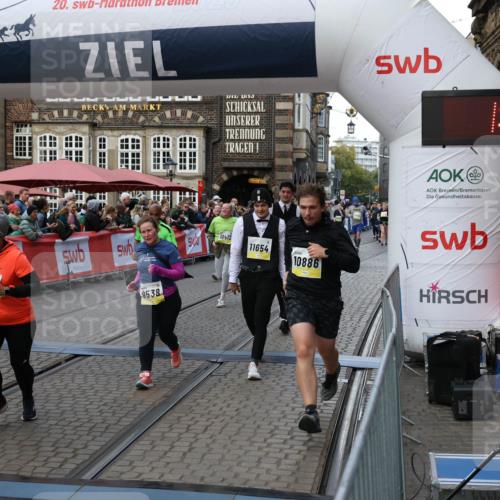 05.10.2025 - 20. swb-Marathon Bremen Yannick Fuchs http://msf.ph/oto/9244896 05.10.2025 11:09:51 Ziel 9001, 9538, 9731, 9732, 9887, 10245, 10316, 10412, 10672, 10881, 10886, 11206, 11407, 11654, 11655, 11664 meine-sportfotos.de