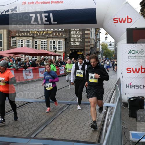 05.10.2025 - 20. swb-Marathon Bremen Yannick Fuchs http://msf.ph/oto/9244904 05.10.2025 11:09:51 Ziel 9001, 9538, 9731, 9732, 9887, 10245, 10316, 10412, 10672, 10881, 10886, 11206, 11407, 11654, 11655, 11664 meine-sportfotos.de