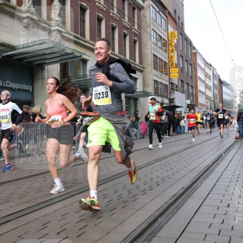 05.10.2025 - 20. swb-Marathon Bremen Strokosch-Dieckow http://msf.ph/oto/9244907 05.10.2025 10:50:14 Ziel 8866, 9230, 9267, 9299, 9337, 9578, 9658, 9740, 9742, 9832, 9969, 9986, 10043, 10066, 10199, 10251, 10279, 10479, 10537, 10638, 10923, 11022, 11062, 11239, 11241, 11254, 11298, 11344, 11451, 11460, 11466, 11531, 11543, 11660, 11661, 11740, 8866, 9230, 9267, 9299, 9337, 9578, 9658, 9740, 9742, 9832, 9969, 9986, 10043, 10066, 10199, 10251, 10537, 10638, 10923, 11022, 11062, 11239, 11241, 11254, 11298, 11344, 11460, 11466, 11531, 11660, 11740 meine-sportfotos.de