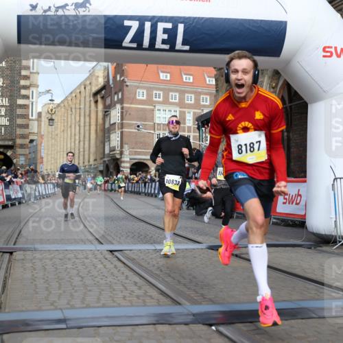 05.10.2025 - 20. swb-Marathon Bremen Yannick Fuchs http://msf.ph/oto/9244908 05.10.2025 10:42:21 Ziel 8187, 9364, 9504, 10838, 11217, 11422 meine-sportfotos.de