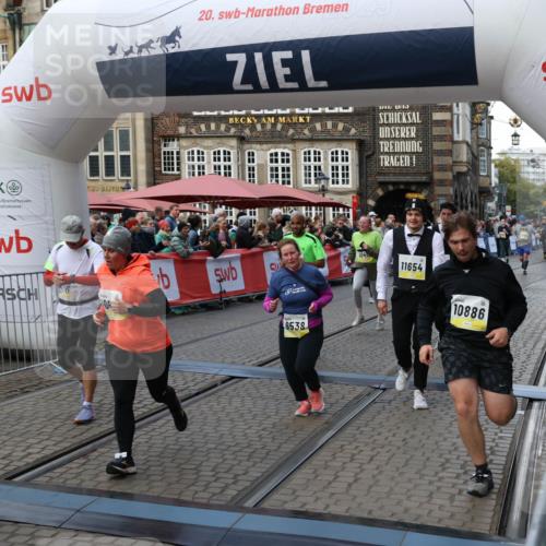 05.10.2025 - 20. swb-Marathon Bremen Yannick Fuchs http://msf.ph/oto/9244917 05.10.2025 11:09:51 Ziel 9001, 9538, 9731, 9732, 9887, 10245, 10316, 10412, 10672, 10881, 10886, 11206, 11407, 11654, 11655, 11664 meine-sportfotos.de