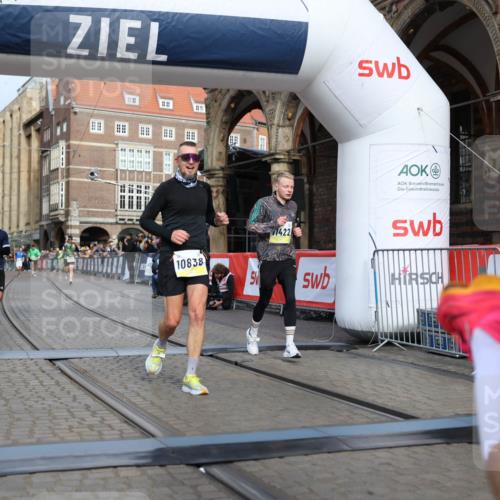 05.10.2025 - 20. swb-Marathon Bremen Yannick Fuchs http://msf.ph/oto/9244945 05.10.2025 10:42:21 Ziel 8187, 9364, 9504, 10838, 11217, 11422 meine-sportfotos.de