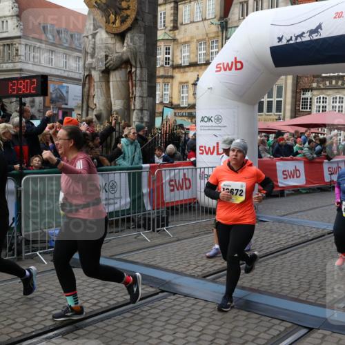 05.10.2025 - 20. swb-Marathon Bremen Yannick Fuchs http://msf.ph/oto/9244948 05.10.2025 11:09:52 Ziel 9001, 9538, 9731, 9732, 9887, 10245, 10316, 10412, 10672, 10881, 10886, 11206, 11407, 11654, 11655, 11664 meine-sportfotos.de