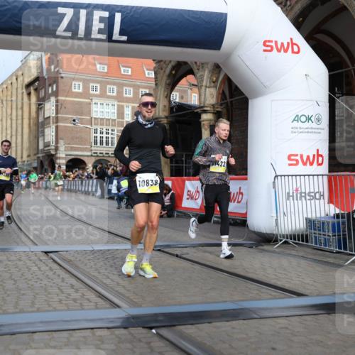 05.10.2025 - 20. swb-Marathon Bremen Yannick Fuchs http://msf.ph/oto/9244967 05.10.2025 10:42:21 Ziel 8187, 9364, 9504, 10838, 11217, 11422 meine-sportfotos.de