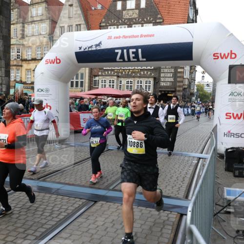 05.10.2025 - 20. swb-Marathon Bremen Yannick Fuchs http://msf.ph/oto/9244987 05.10.2025 11:09:52 Ziel 9001, 9538, 9731, 9732, 9887, 10245, 10316, 10412, 10672, 10881, 10886, 11206, 11407, 11654, 11655, 11664 meine-sportfotos.de