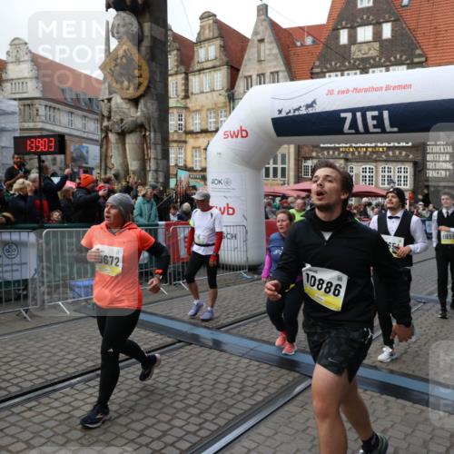 05.10.2025 - 20. swb-Marathon Bremen Yannick Fuchs http://msf.ph/oto/9245004 05.10.2025 11:09:52 Ziel 9001, 9538, 9731, 9732, 9887, 10245, 10316, 10412, 10672, 10881, 10886, 11206, 11407, 11654, 11655, 11664 meine-sportfotos.de