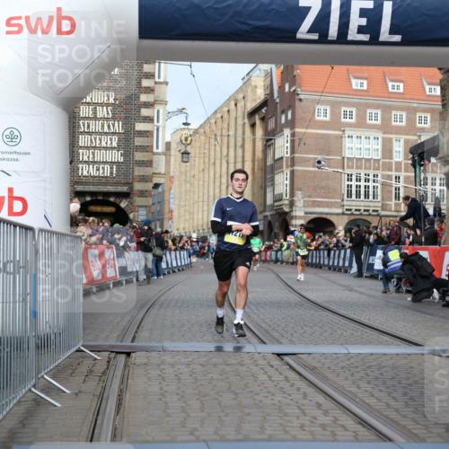 05.10.2025 - 20. swb-Marathon Bremen Yannick Fuchs http://msf.ph/oto/9245019 05.10.2025 10:42:22 Ziel 8187, 9364, 9504, 10838, 11217, 11422 meine-sportfotos.de