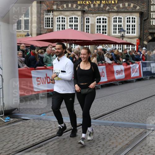05.10.2025 - 20. swb-Marathon Bremen Yannick Fuchs http://msf.ph/oto/9245031 05.10.2025 11:11:27 Ziel 9011, 9264, 9273, 9386, 9479, 10183, 10614, 11158, 11568, 11578 meine-sportfotos.de