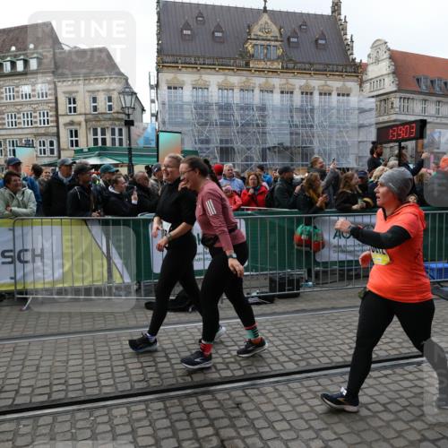 05.10.2025 - 20. swb-Marathon Bremen Yannick Fuchs http://msf.ph/oto/9245032 05.10.2025 11:09:53 Ziel 9001, 9538, 9731, 9732, 9887, 10245, 10316, 10412, 10672, 10881, 10886, 11206, 11407, 11654, 11655, 11664 meine-sportfotos.de