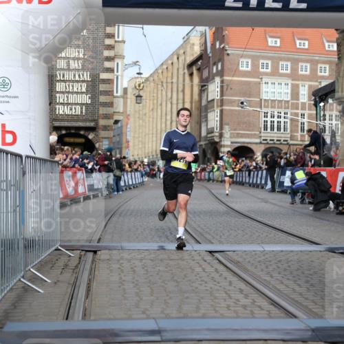 05.10.2025 - 20. swb-Marathon Bremen Yannick Fuchs http://msf.ph/oto/9245036 05.10.2025 10:42:22 Ziel 8187, 9364, 9504, 10838, 11217, 11422 meine-sportfotos.de