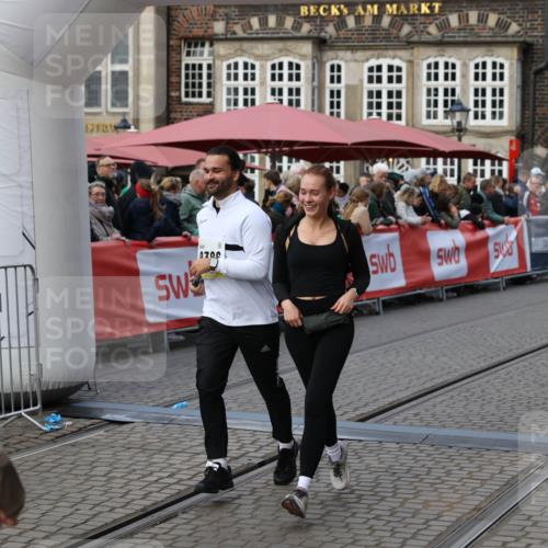 05.10.2025 - 20. swb-Marathon Bremen Yannick Fuchs http://msf.ph/oto/9245038 05.10.2025 11:11:27 Ziel 9011, 9264, 9273, 9386, 9479, 10183, 10614, 11158, 11568, 11578 meine-sportfotos.de