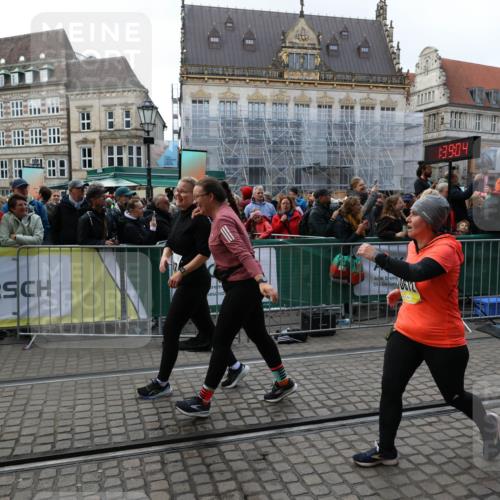05.10.2025 - 20. swb-Marathon Bremen Yannick Fuchs http://msf.ph/oto/9245041 05.10.2025 11:09:53 Ziel 9001, 9538, 9731, 9732, 9887, 10245, 10316, 10412, 10672, 10881, 10886, 11206, 11407, 11654, 11655, 11664 meine-sportfotos.de