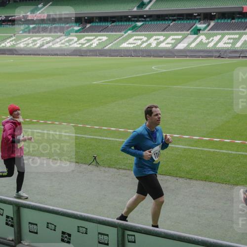 05.10.2025 - 20. swb-Marathon Bremen Michael Burmester http://msf.ph/oto/9245047 05.10.2025 10:37:00 Laufen im Stadion 7123, 7777, 9177, 9208, 9215, 9246, 9271, 9272, 9294, 9305, 9363, 9381, 9473, 9531, 9568, 9593, 9600, 9603, 9604, 9608, 9613, 9635, 9655, 9673, 9692, 9747, 9802, 9812, 9827, 9839, 9841, 9913, 9979, 9991, 10004, 10026, 10030, 10067, 10071, 10093, 10158, 10209, 10217, 10290, 10291, 10324, 10345, 10357, 10370, 10406, 10489, 10492, 10518, 10558, 10560, 10562, 10571, 10588, 10615, 10656, 10679, 10762, 10771, 10809, 10821, 10901, 11184, 11223, 11251, 7908, 8585, 9215, 9346 meine-sportfotos.de
