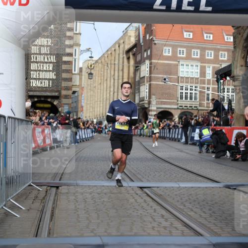 05.10.2025 - 20. swb-Marathon Bremen Yannick Fuchs http://msf.ph/oto/9245053 05.10.2025 10:42:22 Ziel 8187, 9364, 9504, 10838, 11217, 11422 meine-sportfotos.de