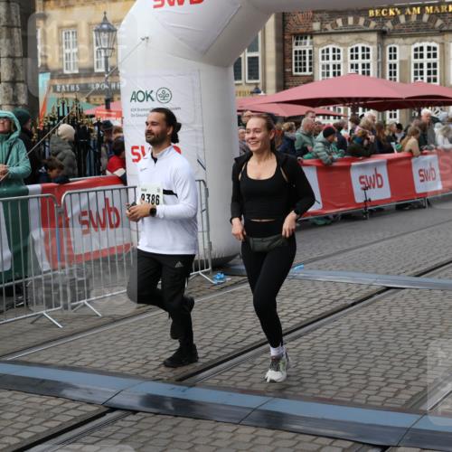 05.10.2025 - 20. swb-Marathon Bremen Yannick Fuchs http://msf.ph/oto/9245057 05.10.2025 11:11:27 Ziel 9011, 9264, 9273, 9386, 9479, 10183, 10614, 11158, 11568, 11578 meine-sportfotos.de