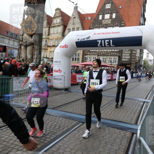 05.10.2025 - 20. swb-Marathon Bremen Yannick Fuchs http://msf.ph/oto/9245066 05.10.2025 11:09:53 Ziel 9001, 9538, 9731, 9732, 9887, 10245, 10316, 10412, 10672, 10881, 10886, 11206, 11407, 11654, 11655, 11664 meine-sportfotos.de