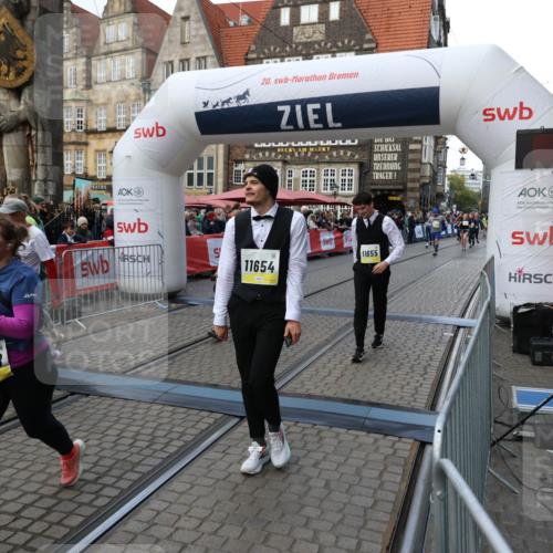 05.10.2025 - 20. swb-Marathon Bremen Yannick Fuchs http://msf.ph/oto/9245077 05.10.2025 11:09:53 Ziel 9001, 9538, 9731, 9732, 9887, 10245, 10316, 10412, 10672, 10881, 10886, 11206, 11407, 11654, 11655, 11664 meine-sportfotos.de