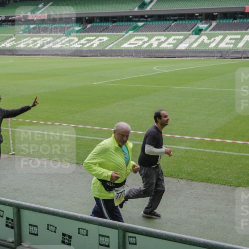 05.10.2025 - 20. swb-Marathon Bremen Michael Burmester http://msf.ph/oto/9245084 05.10.2025 10:37:01 Laufen im Stadion 7123, 7777, 9177, 9208, 9246, 9271, 9272, 9294, 9305, 9363, 9381, 9473, 9531, 9568, 9593, 9600, 9603, 9604, 9608, 9613, 9635, 9655, 9673, 9692, 9747, 9802, 9812, 9827, 9839, 9841, 9913, 9979, 9991, 10004, 10026, 10030, 10067, 10071, 10093, 10158, 10209, 10217, 10290, 10291, 10345, 10357, 10370, 10406, 10489, 10492, 10518, 10558, 10560, 10562, 10571, 10588, 10615, 10656, 10679, 10762, 10771, 10809, 10821, 10901, 11184, 11223, 11251, 7908, 8585, 9215, 9346 meine-sportfotos.de