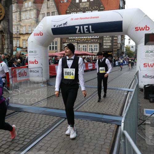 05.10.2025 - 20. swb-Marathon Bremen Yannick Fuchs http://msf.ph/oto/9245087 05.10.2025 11:09:53 Ziel 9001, 9538, 9731, 9732, 9887, 10245, 10316, 10412, 10672, 10881, 10886, 11206, 11407, 11654, 11655, 11664 meine-sportfotos.de