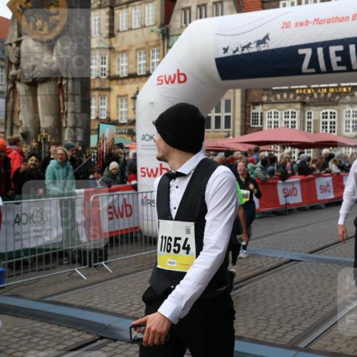 05.10.2025 - 20. swb-Marathon Bremen Yannick Fuchs http://msf.ph/oto/9245100 05.10.2025 11:09:54 Ziel 9001, 9538, 9731, 9732, 9887, 10245, 10316, 10412, 10672, 10881, 10886, 11206, 11407, 11654, 11655 meine-sportfotos.de