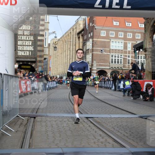 05.10.2025 - 20. swb-Marathon Bremen Yannick Fuchs http://msf.ph/oto/9245106 05.10.2025 10:42:23 Ziel 8187, 9364, 10838, 11217, 11422 meine-sportfotos.de