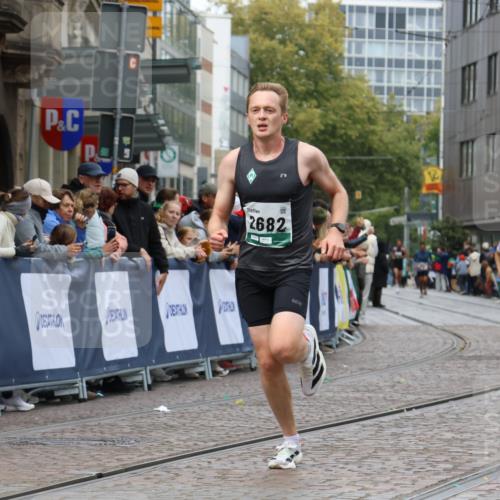 05.10.2025 - 20. swb-Marathon Bremen Strokosch-Dieckow http://msf.ph/oto/9245121 05.10.2025 12:46:29 Ziel 2682, 4251 meine-sportfotos.de