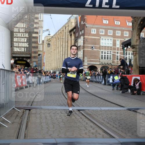 05.10.2025 - 20. swb-Marathon Bremen Yannick Fuchs http://msf.ph/oto/9245127 05.10.2025 10:42:23 Ziel 8187, 9364, 10838, 11217, 11422 meine-sportfotos.de