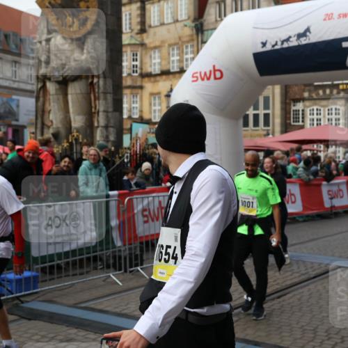 05.10.2025 - 20. swb-Marathon Bremen Yannick Fuchs http://msf.ph/oto/9245135 05.10.2025 11:09:54 Ziel 9001, 9538, 9731, 9732, 9887, 10245, 10316, 10412, 10672, 10881, 10886, 11206, 11407, 11654, 11655 meine-sportfotos.de