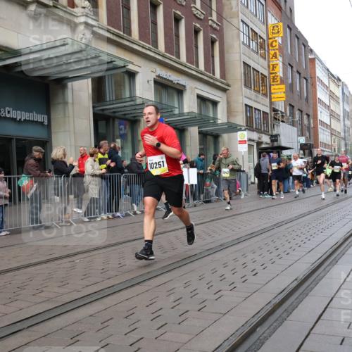 05.10.2025 - 20. swb-Marathon Bremen Strokosch-Dieckow http://msf.ph/oto/9245142 05.10.2025 10:50:23 Ziel 7733, 9230, 9251, 9267, 9277, 9299, 9337, 9399, 9578, 9658, 9715, 9742, 9832, 9888, 9966, 9969, 9975, 9986, 10029, 10043, 10199, 10224, 10227, 10251, 10279, 10479, 10689, 11062, 11220, 11311, 11451, 11466, 11543, 11661, 7733, 9230, 9251, 9267, 9277, 9299, 9337, 9399, 9578, 9658, 9715, 9742, 9832, 9888, 9966, 9969, 9975, 9986, 10029, 10043, 10199, 10224, 10227, 10251, 11062, 11466 meine-sportfotos.de