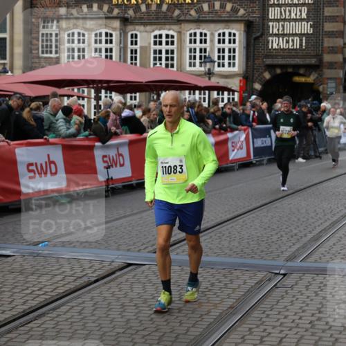 05.10.2025 - 20. swb-Marathon Bremen Yannick Fuchs http://msf.ph/oto/9245158 05.10.2025 11:11:35 Ziel 10320, 11083 meine-sportfotos.de