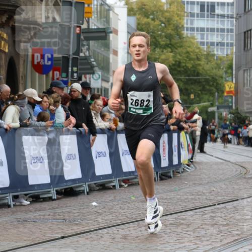 05.10.2025 - 20. swb-Marathon Bremen Strokosch-Dieckow http://msf.ph/oto/9245160 05.10.2025 12:46:30 Ziel 2682, 4251 meine-sportfotos.de