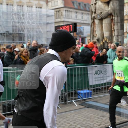 05.10.2025 - 20. swb-Marathon Bremen Yannick Fuchs http://msf.ph/oto/9245165 05.10.2025 11:09:56 Ziel 9001, 9538, 9887, 10316, 10412, 10672, 10827, 10881, 10886, 11206, 11219, 11486, 11654, 11655 meine-sportfotos.de