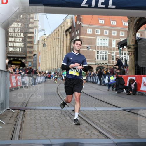 05.10.2025 - 20. swb-Marathon Bremen Yannick Fuchs http://msf.ph/oto/9245178 05.10.2025 10:42:23 Ziel 8187, 9364, 10838, 11217, 11422 meine-sportfotos.de