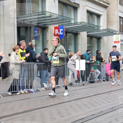 05.10.2025 - 20. swb-Marathon Bremen Strokosch-Dieckow http://msf.ph/oto/9245184 05.10.2025 10:50:24 Ziel 7733, 9230, 9251, 9267, 9277, 9299, 9337, 9399, 9578, 9658, 9715, 9742, 9832, 9888, 9966, 9969, 9975, 9986, 10029, 10043, 10199, 10224, 10227, 10251, 10279, 10479, 10534, 10689, 10698, 11062, 11220, 11311, 11451, 11466, 11543, 11661, 7733, 9230, 9251, 9267, 9277, 9299, 9337, 9399, 9578, 9658, 9715, 9742, 9832, 9888, 9966, 9969, 9975, 9986, 10029, 10043, 10199, 10224, 10227, 10251, 11062, 11466 meine-sportfotos.de