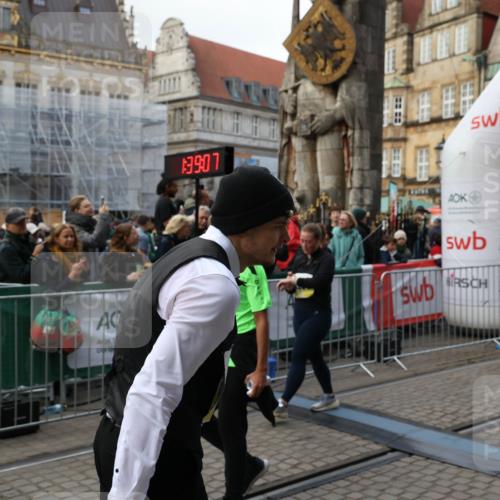 05.10.2025 - 20. swb-Marathon Bremen Yannick Fuchs http://msf.ph/oto/9245193 05.10.2025 11:09:57 Ziel 9001, 9410, 9538, 9685, 10412, 10448, 10827, 10886, 11206, 11219, 11486, 11654, 11655 meine-sportfotos.de
