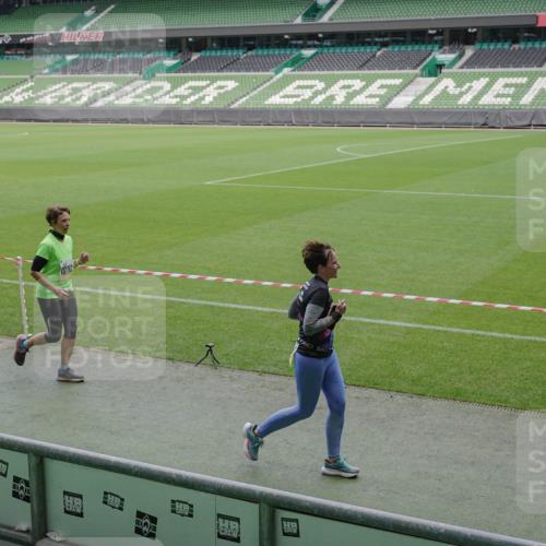 05.10.2025 - 20. swb-Marathon Bremen Michael Burmester http://msf.ph/oto/9245210 05.10.2025 10:37:09 Laufen im Stadion 7777, 9177, 9208, 9246, 9271, 9272, 9294, 9305, 9363, 9381, 9473, 9531, 9532, 9593, 9600, 9603, 9604, 9655, 9673, 9692, 9802, 9812, 9827, 9839, 9841, 9913, 9979, 9991, 10004, 10026, 10030, 10067, 10071, 10093, 10158, 10209, 10217, 10290, 10291, 10345, 10370, 10406, 10489, 10492, 10508, 10518, 10558, 10562, 10571, 10588, 10615, 10656, 10679, 10762, 10771, 10809, 10821, 10872, 10901, 11124, 11184, 11223, 11251, 7908, 8585, 9215, 9346 meine-sportfotos.de
