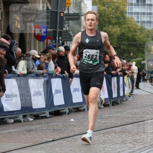 05.10.2025 - 20. swb-Marathon Bremen Strokosch-Dieckow http://msf.ph/oto/9245231 05.10.2025 12:46:30 Ziel 2682, 4251 meine-sportfotos.de