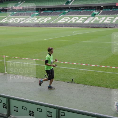05.10.2025 - 20. swb-Marathon Bremen Michael Burmester http://msf.ph/oto/9245238 05.10.2025 10:37:09 Laufen im Stadion 7777, 9177, 9208, 9246, 9271, 9272, 9294, 9305, 9363, 9381, 9473, 9531, 9532, 9593, 9600, 9603, 9604, 9655, 9673, 9692, 9802, 9812, 9827, 9839, 9841, 9913, 9979, 9991, 10004, 10026, 10030, 10067, 10071, 10093, 10158, 10209, 10217, 10290, 10291, 10345, 10370, 10406, 10489, 10492, 10508, 10518, 10558, 10562, 10571, 10588, 10615, 10656, 10679, 10762, 10771, 10809, 10821, 10872, 10901, 11124, 11184, 11223, 11251, 7908, 8585, 9215, 9346 meine-sportfotos.de