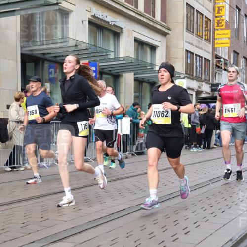 05.10.2025 - 20. swb-Marathon Bremen Strokosch-Dieckow http://msf.ph/oto/9245262 05.10.2025 10:50:27 Ziel 7733, 9199, 9230, 9251, 9267, 9277, 9299, 9399, 9578, 9630, 9658, 9715, 9742, 9832, 9888, 9966, 9969, 9975, 9986, 10029, 10043, 10224, 10227, 10251, 10254, 10279, 10479, 10534, 10689, 10698, 11061, 11062, 11220, 11311, 11451, 11466, 11543, 11661, 7733, 9199, 9230, 9251, 9267, 9277, 9299, 9399, 9578, 9630, 9658, 9715, 9742, 9832, 9888, 9966, 9969, 9975, 9986, 10029, 10043, 10224, 10227, 10251, 11062, 11466 meine-sportfotos.de