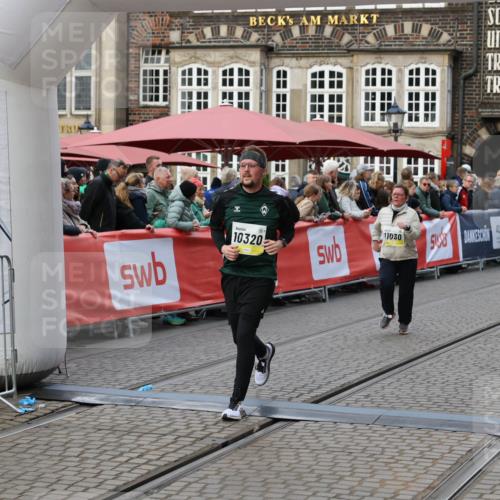 05.10.2025 - 20. swb-Marathon Bremen Yannick Fuchs http://msf.ph/oto/9245266 05.10.2025 11:11:38 Ziel 10320, 11030, 11083 meine-sportfotos.de