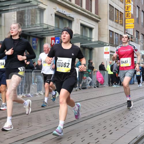 05.10.2025 - 20. swb-Marathon Bremen Strokosch-Dieckow http://msf.ph/oto/9245275 05.10.2025 10:50:27 Ziel 7733, 9199, 9230, 9251, 9267, 9277, 9299, 9399, 9578, 9630, 9658, 9715, 9742, 9832, 9888, 9966, 9969, 9975, 9986, 10029, 10043, 10224, 10227, 10251, 10254, 10279, 10479, 10534, 10689, 10698, 11061, 11062, 11220, 11311, 11451, 11466, 11543, 11661, 7733, 9199, 9230, 9251, 9267, 9277, 9299, 9399, 9578, 9630, 9658, 9715, 9742, 9832, 9888, 9966, 9969, 9975, 9986, 10029, 10043, 10224, 10227, 10251, 11062, 11466 meine-sportfotos.de