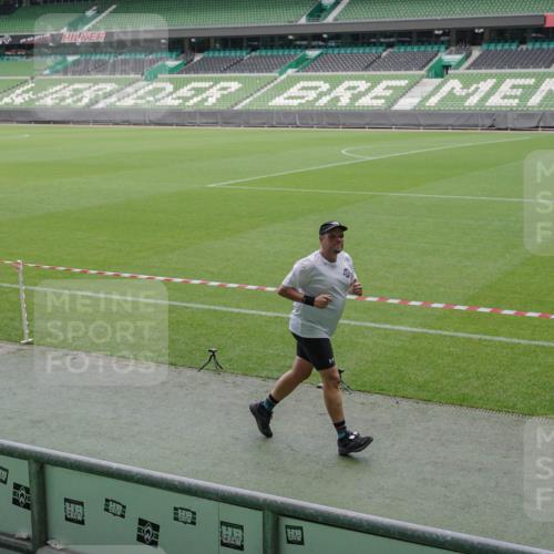 05.10.2025 - 20. swb-Marathon Bremen Michael Burmester http://msf.ph/oto/9245285 05.10.2025 10:37:12 Laufen im Stadion 7776, 7777, 9177, 9208, 9246, 9271, 9272, 9294, 9305, 9363, 9381, 9473, 9531, 9532, 9593, 9600, 9603, 9604, 9655, 9673, 9692, 9802, 9812, 9827, 9839, 9841, 9913, 9979, 9991, 10004, 10026, 10030, 10067, 10071, 10093, 10158, 10209, 10217, 10290, 10291, 10345, 10370, 10406, 10489, 10492, 10508, 10518, 10558, 10562, 10571, 10588, 10615, 10656, 10679, 10762, 10771, 10809, 10821, 10872, 10901, 11124, 11184, 11223, 11251, 7908, 8585, 9215, 9346 meine-sportfotos.de