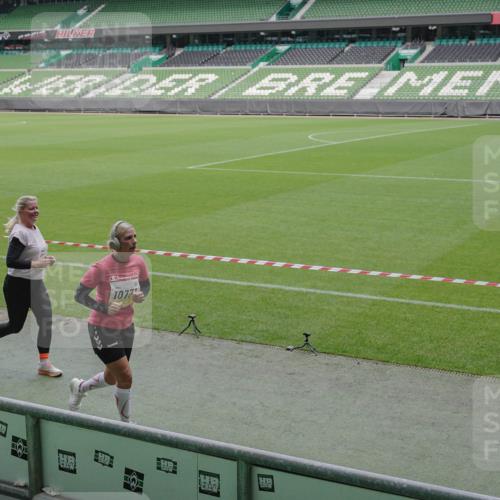 05.10.2025 - 20. swb-Marathon Bremen Michael Burmester http://msf.ph/oto/9245294 05.10.2025 10:37:13 Laufen im Stadion 7776, 7777, 9177, 9208, 9246, 9271, 9272, 9294, 9305, 9363, 9381, 9473, 9531, 9532, 9593, 9600, 9603, 9604, 9655, 9673, 9692, 9802, 9812, 9827, 9839, 9841, 9913, 9979, 9991, 10004, 10026, 10030, 10067, 10071, 10093, 10158, 10209, 10217, 10290, 10291, 10345, 10370, 10477, 10489, 10492, 10508, 10518, 10558, 10562, 10571, 10588, 10615, 10656, 10679, 10762, 10771, 10809, 10821, 10837, 10872, 10995, 11124, 11184, 11223, 11251, 7908, 8585, 9215, 9346 meine-sportfotos.de