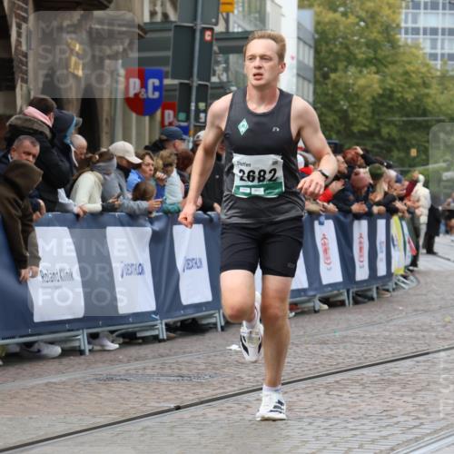 05.10.2025 - 20. swb-Marathon Bremen Strokosch-Dieckow http://msf.ph/oto/9245295 05.10.2025 12:46:30 Ziel 2682, 4251 meine-sportfotos.de