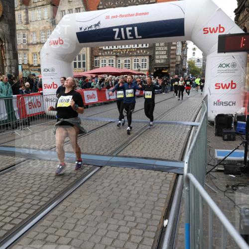 05.10.2025 - 20. swb-Marathon Bremen Yannick Fuchs http://msf.ph/oto/9245299 05.10.2025 11:10:01 Ziel 9410, 9685, 9972, 10448, 10827, 10860, 11206, 11219, 11381, 11486 meine-sportfotos.de