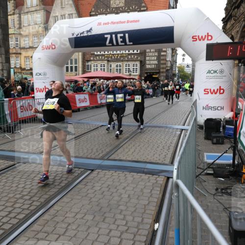 05.10.2025 - 20. swb-Marathon Bremen Yannick Fuchs http://msf.ph/oto/9245309 05.10.2025 11:10:01 Ziel 9410, 9685, 9972, 10448, 10827, 10860, 11206, 11219, 11381, 11486 meine-sportfotos.de